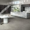 MB04_MB05_ME02_CE02_ExtraStatuario_CalacattaArabescato_Concrete-Grey_MetalDark_Ambiente_Cucina_Generale